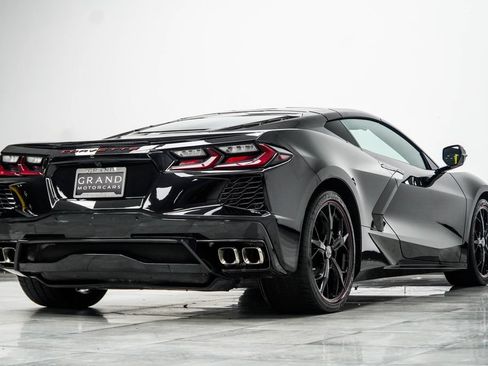 Used 2022 Chevrolet Corvette Stingray Coupe w/ 1LT RWD image 17