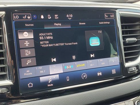 Used 2024 Chrysler Pacifica Touring-L FWD image 17