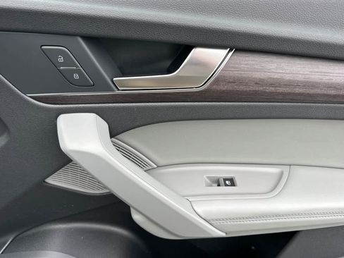 Used 2022 Audi Q5 2.0T Premium Plus w/ Premium Plus Package image 19