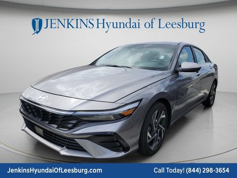 Certified 2024 Hyundai Elantra Limited FWD image 9