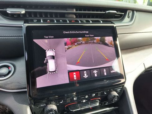 New 2025 Jeep Grand Cherokee L Limited w/ Luxury Tech Group II image 17