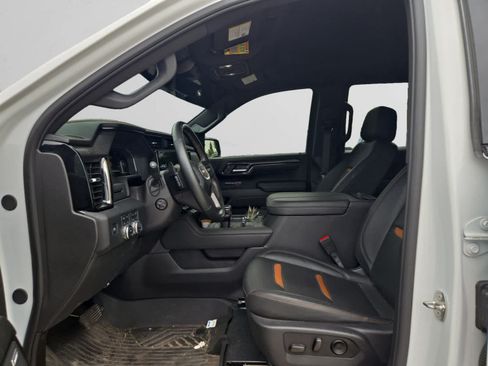 Used 2024 GMC Sierra 1500 AT4 w/ AT4 Preferred Package AWD/4WD image 9