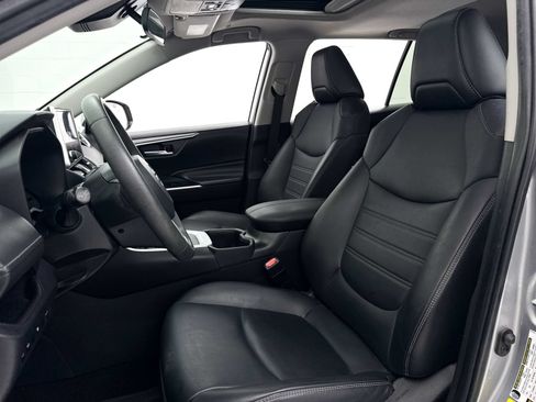 Used 2023 Toyota RAV4 XLE Premium AWD/4WD image 18