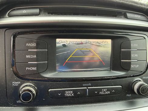 Used 2017 Kia Sorento FWD image 12
