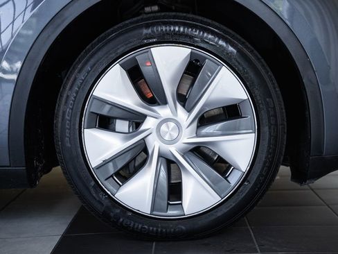 Used 2023 Tesla Model Y Long Range AWD/4WD image 18