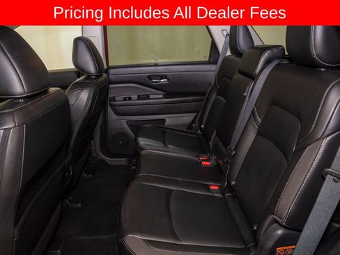 Used 2023 Nissan Pathfinder SL AWD/4WD image 10