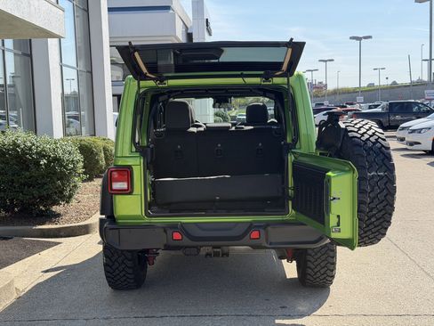 Used 2025 Jeep Wrangler Willys image 9