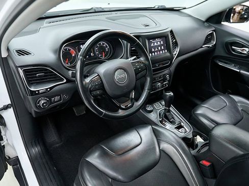Used 2019 Jeep Cherokee Latitude Plus AWD/4WD image 12