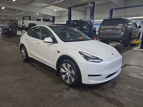 Used 2023 Tesla Model Y Long Range image 15