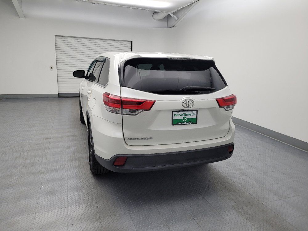 Used 2018 Toyota Highlander LE FWD image 6