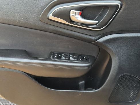 Used 2015 Chrysler 200 Limited image 17