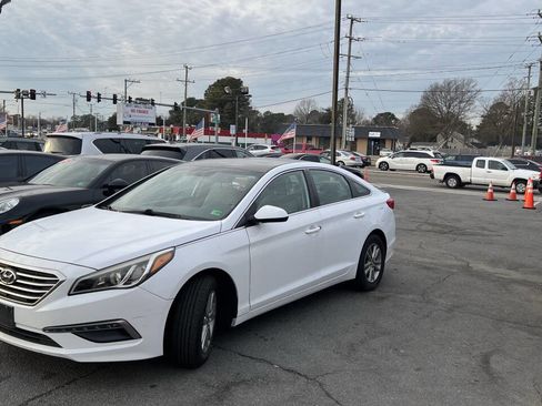 Used 2015 Hyundai Sonata SE image 2