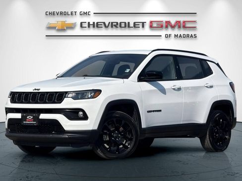 Used 2025 Jeep Compass Latitude w/ Convenience Group AWD/4WD image 7
