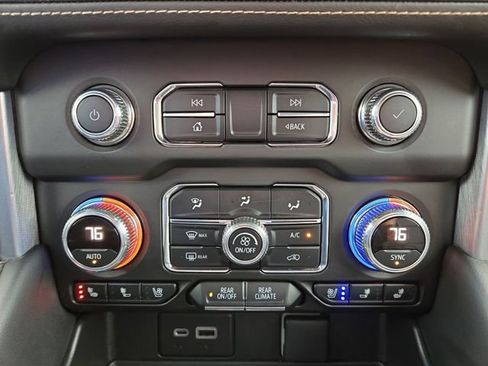 Used 2023 GMC Yukon SLT image 24