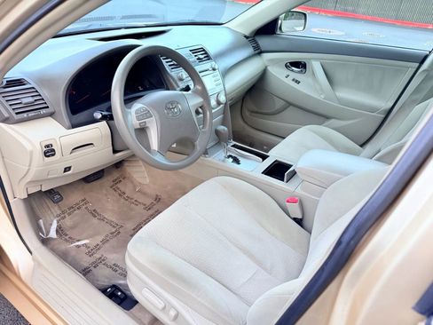 Used 2011 Toyota Camry LE image 9