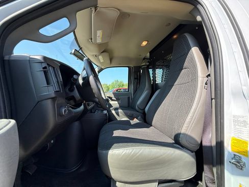 Used 2025 GMC Savana 2500 w/ Driver Convenience Package RWD image 9