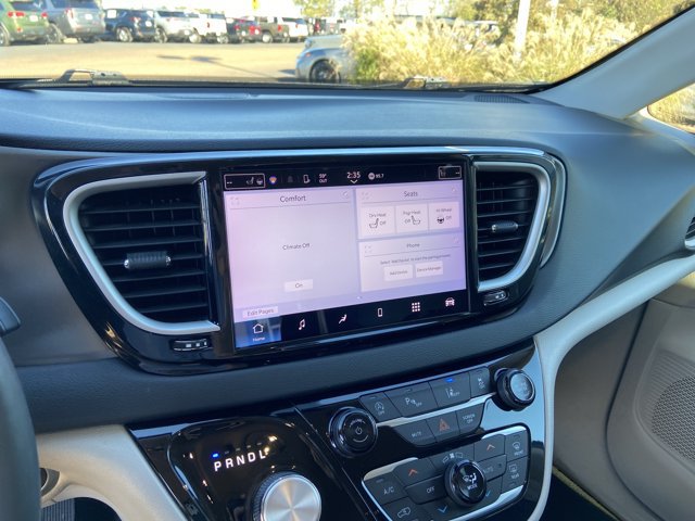 Used 2023 Chrysler Pacifica Touring-L FWD image 38