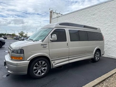 Used 2026 GMC Savana 2500 Extended w/ Driver Convenience Package RWD image 3