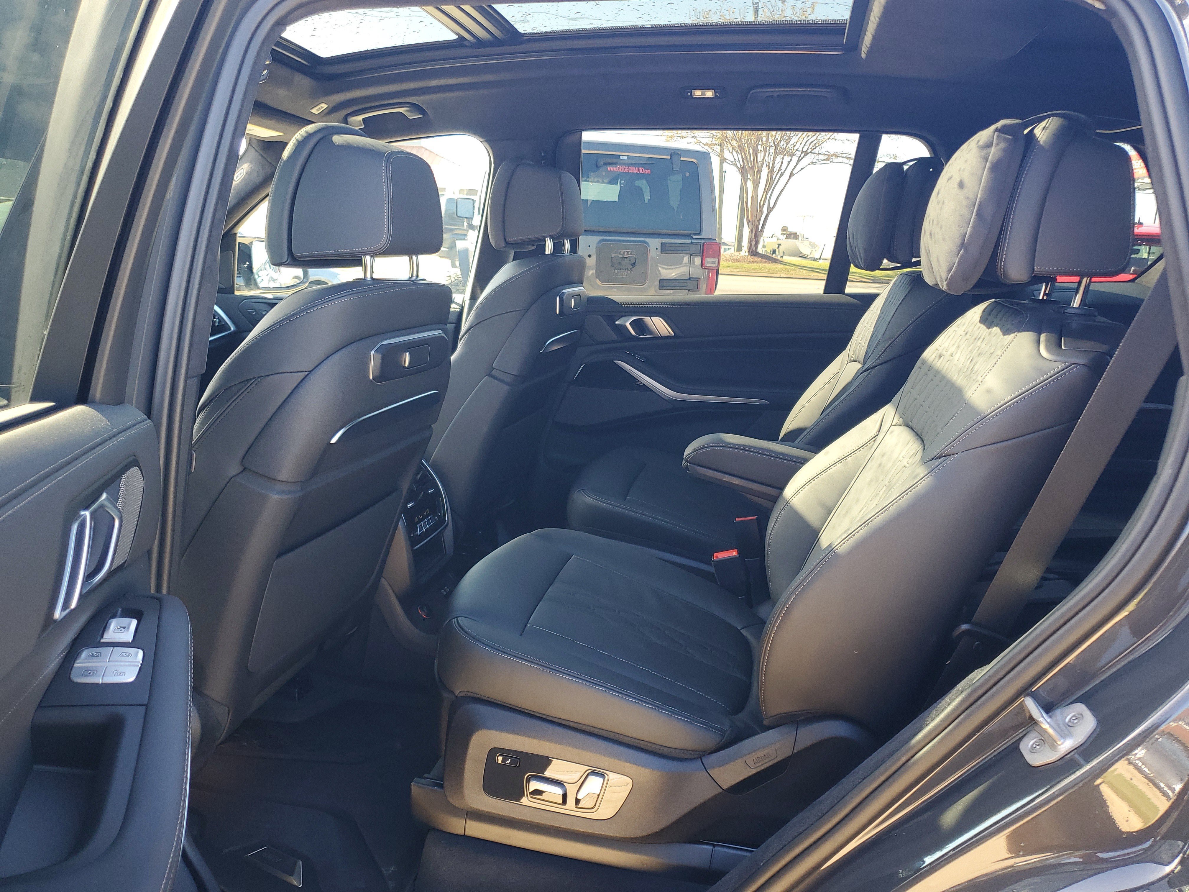 Used 2025 BMW X7 M60i AWD/4WD image 28