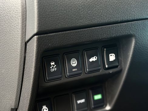 Used 2018 Nissan Rogue SL FWD image 30