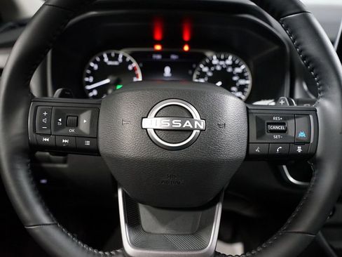 Used 2025 Nissan Rogue SV w/ SV Premium Package FWD image 12