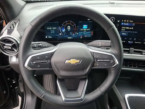 Used 2025 Chevrolet Equinox LT FWD image 13