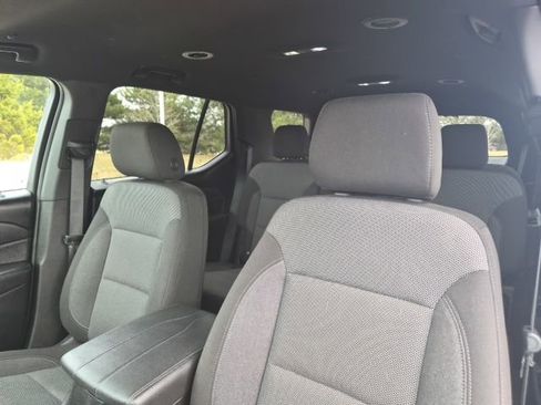 Used 2023 Chevrolet Traverse LT image 17