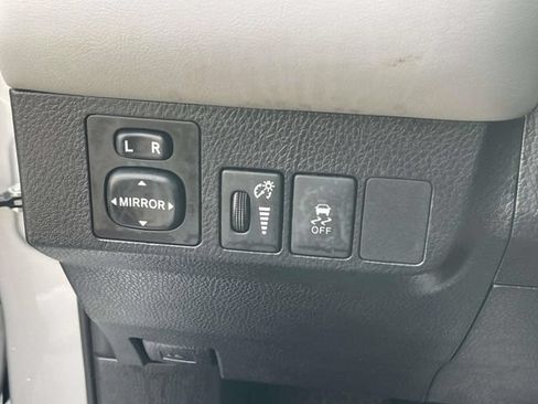Used 2015 Toyota RAV4 Limited FWD image 27