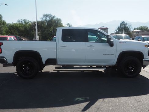 Used 2024 Chevrolet Silverado 2500 LT image 4