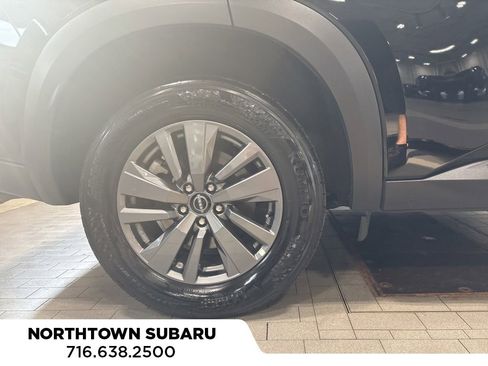 Used 2025 Nissan Pathfinder SV image 26