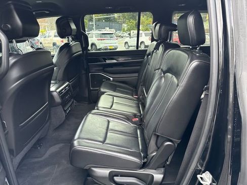 Used 2023 Jeep Wagoneer 4WD image 14
