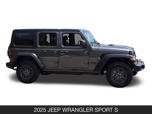 Used 2025 Jeep Wrangler Unlimited Sport AWD/4WD image 6