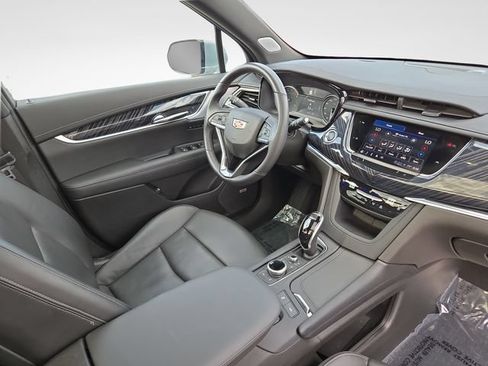 Used 2024 Cadillac XT6 Premium Luxury AWD/4WD image 39