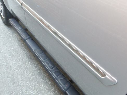 Used 2010 Honda Pilot Touring image 12