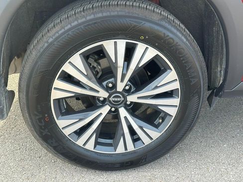 Used 2023 Nissan Rogue SV w/ SV Premium B Package image 6