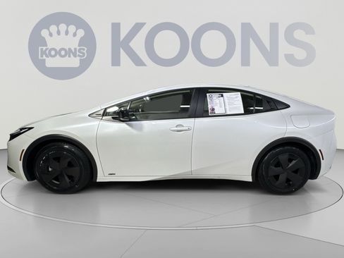 Used 2025 Toyota Prius LE AWD/4WD image 17