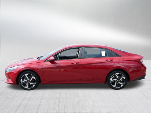 Used 2023 Hyundai Elantra SEL w/ Convenience Package FWD image 4