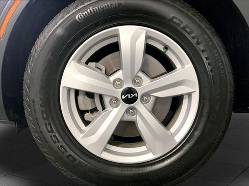 Used 2024 Kia Sorento LX FWD image 8