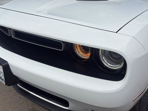 Used 2019 Dodge Challenger SXT RWD image 6