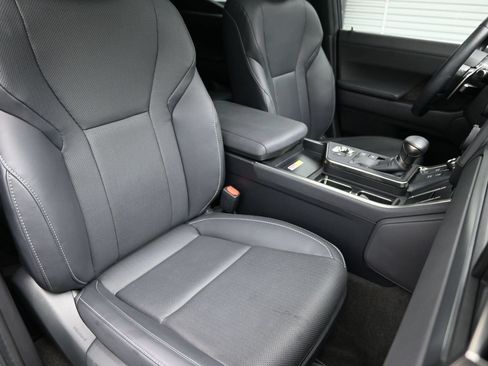 Used 2025 Lexus GX 550 w/ Accessory Package (2T) AWD/4WD image 39