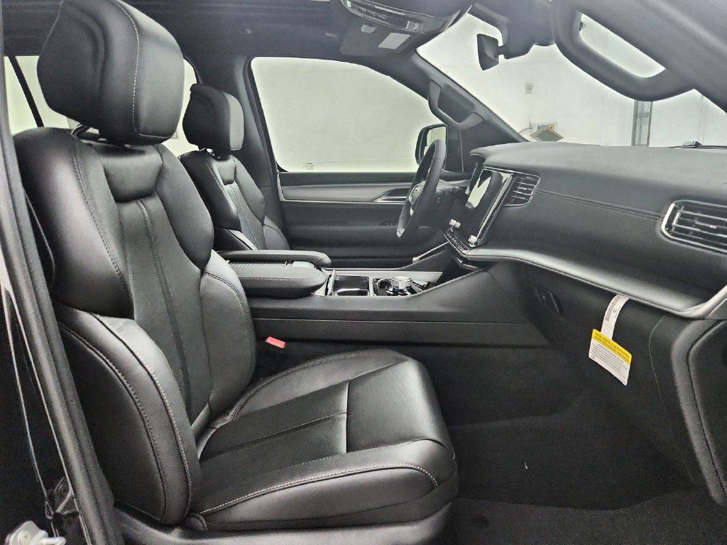 New 2026 Jeep Grand Wagoneer L 4WD w/ Premium Group I image 33