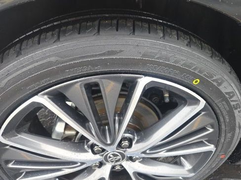 Used 2023 Toyota Prius Limited image 8