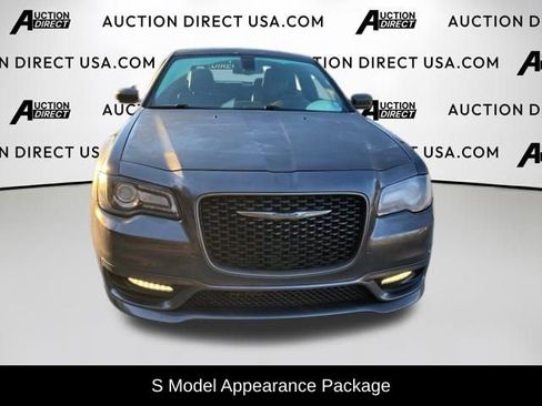Used 2017 Chrysler 300 S w/ 300S Premium Group 2 w/2_L image 5