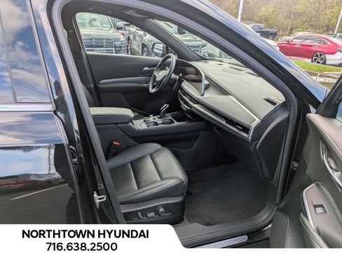Used 2025 Cadillac XT4 Premium Luxury image 42