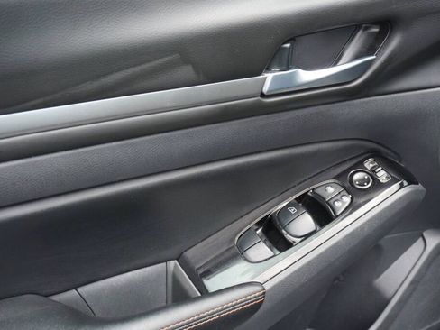 Certified 2025 Nissan Altima 2.5 SR image 27