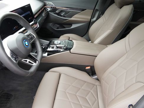 Used 2026 BMW 550e xDrive w/ Executive Package AWD/4WD image 11