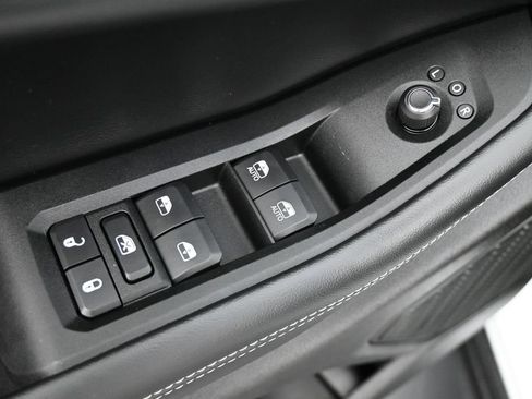 Used 2025 Jeep Grand Cherokee Altitude RWD image 4