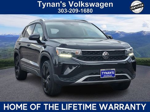 Certified 2024 Volkswagen Taos SE image 1