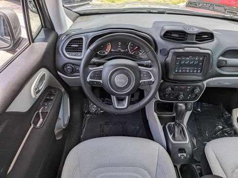 Used 2021 Jeep Renegade Latitude FWD image 17