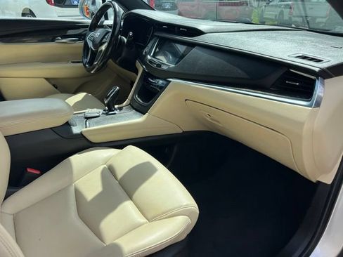 Used 2019 Cadillac XT5 FWD image 26